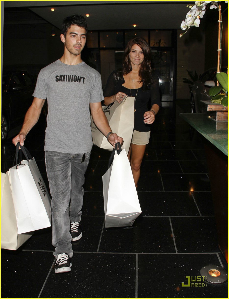 Joe Jonas & Ashley Greene: D&G Duo