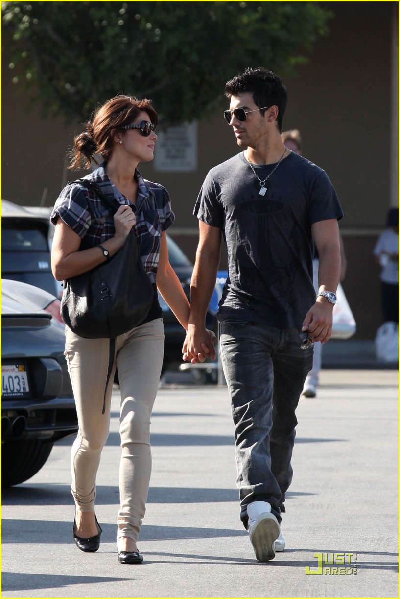 Joe Jonas & Ashley Greene: D&G Duo