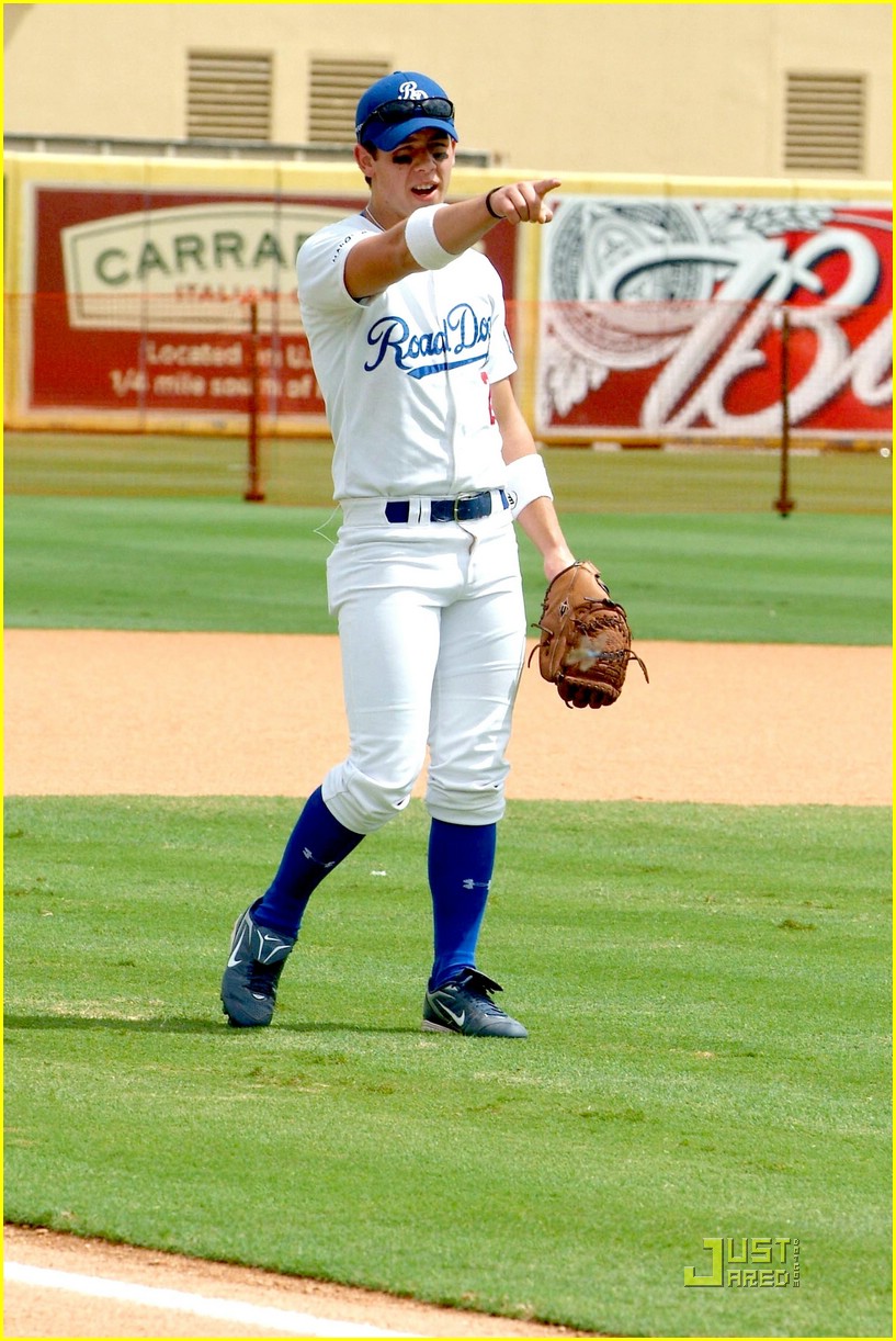 Kevin & Nick Jonas Run Away to Jupiter