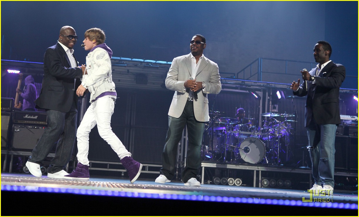 Justin Bieber Duets with Miley Cyrus