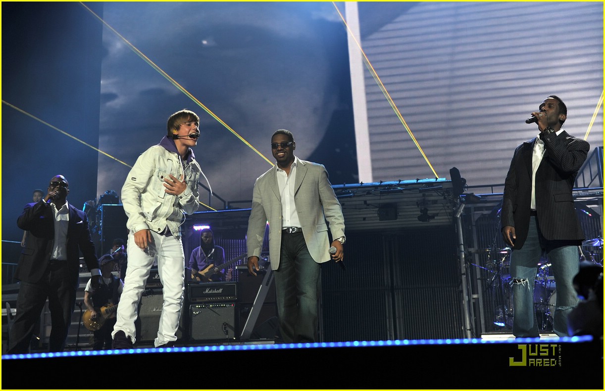 Justin Bieber Duets with Miley Cyrus