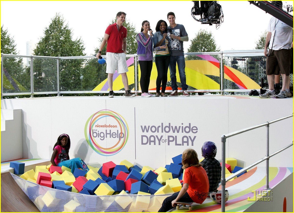 Matt Shively & Robbie Amell: Day of Play Dudes