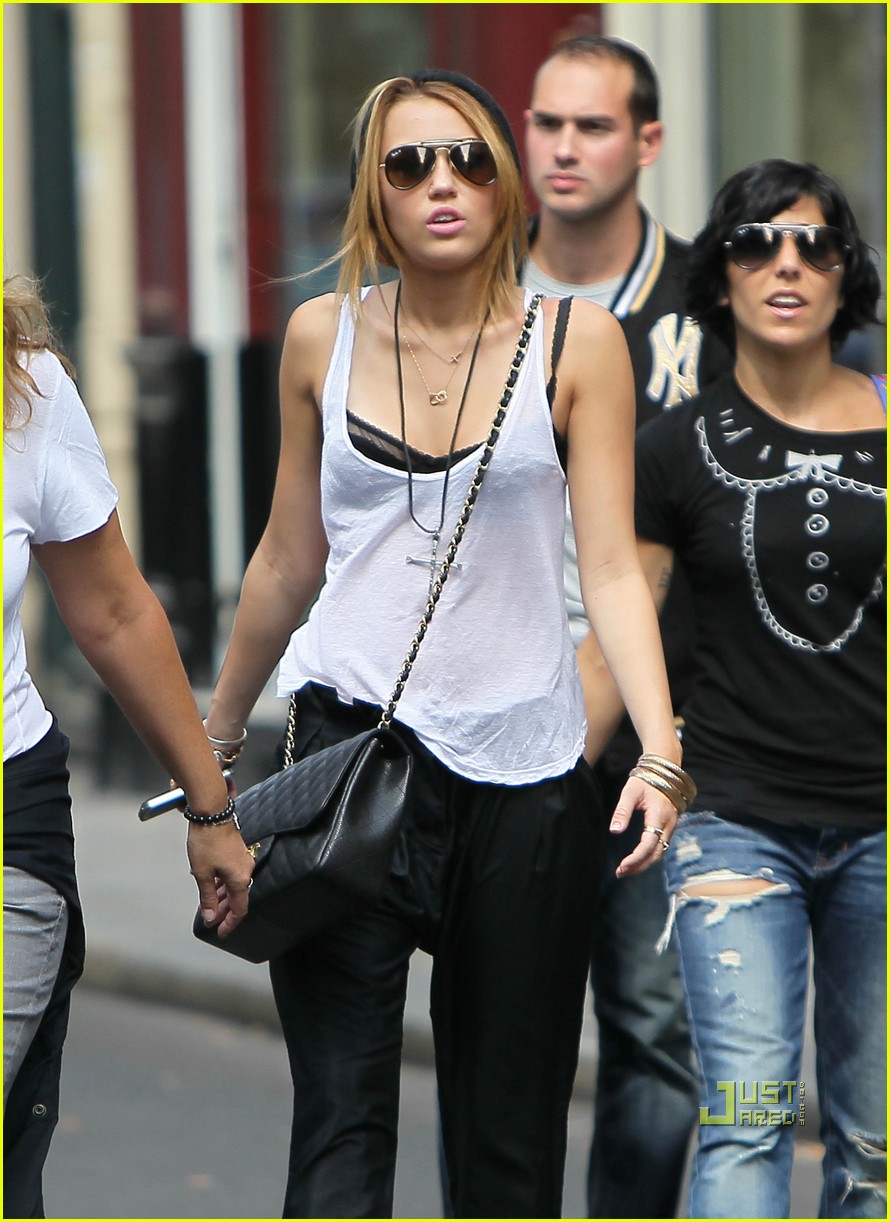 Miley Cyrus: Paris Has Me LOL-ing