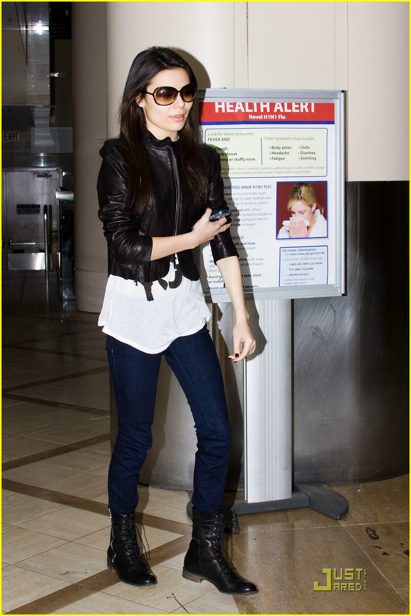 Miranda Cosgrove: Late Night at LAX
