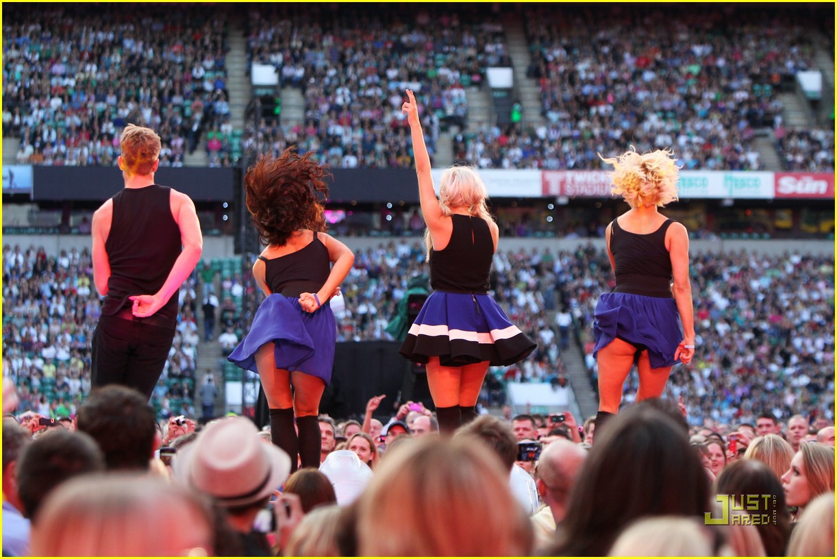 Pixie Lott Honors Her Heroes