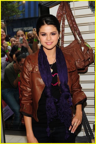 Selena Gomez is Kmart Cute