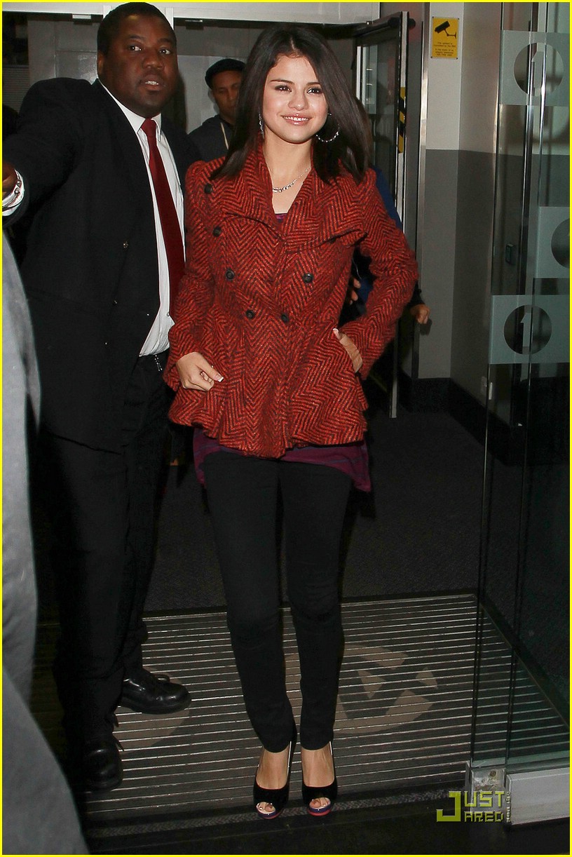 Selena Gomez: Round and Round at Radio One