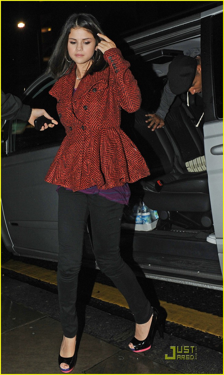 Selena Gomez: Round and Round at Radio One