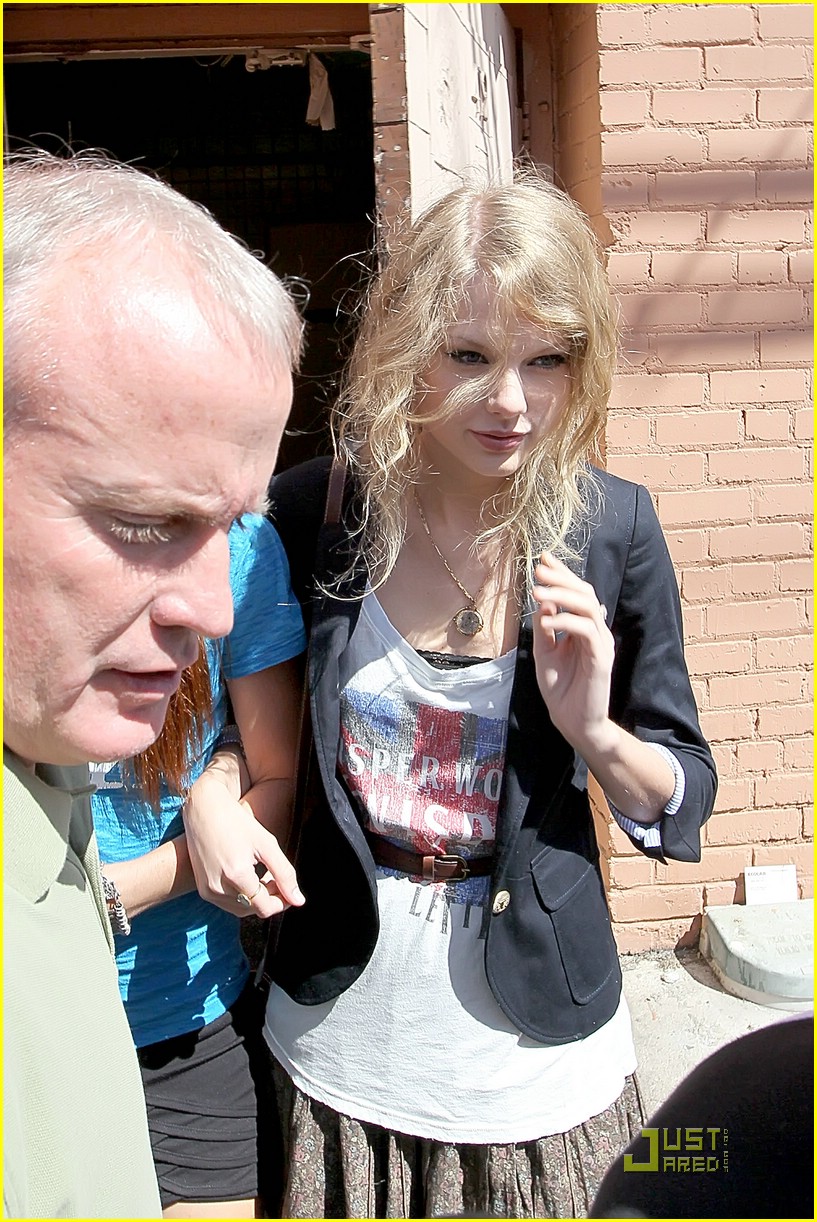 Taylor Swift is a Kitson Cutie
