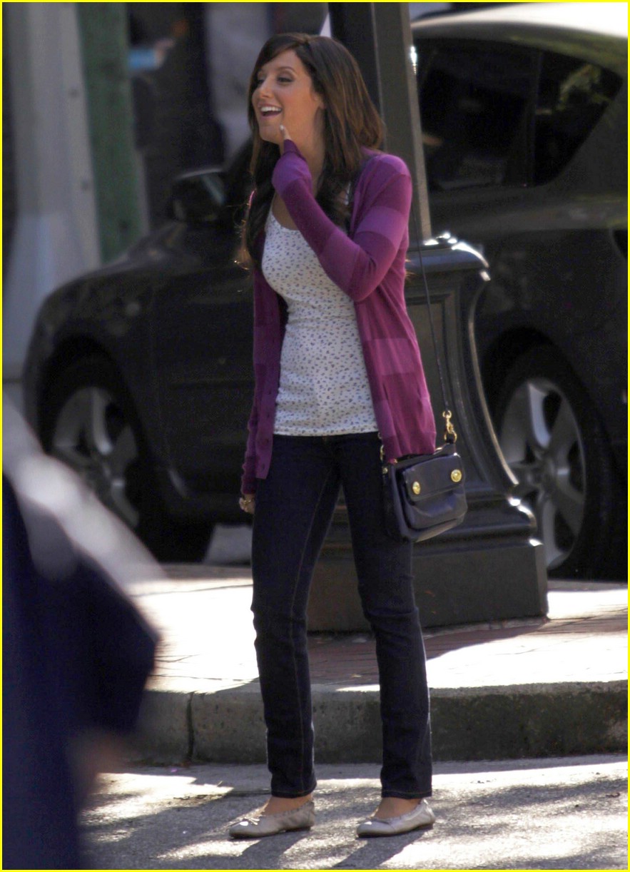 Ashley Tisdale & Matt Barr: Kiss Kiss!