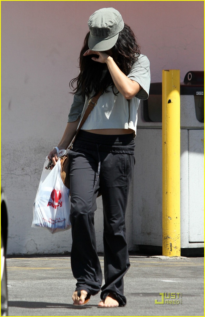 Vanessa Hudgens: Minor Accident at CVS