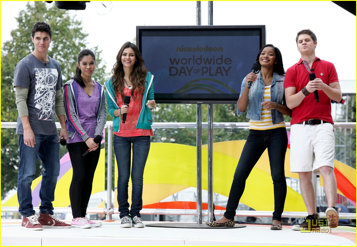 Victoria Justice & Chris Paul: Basketball Buds