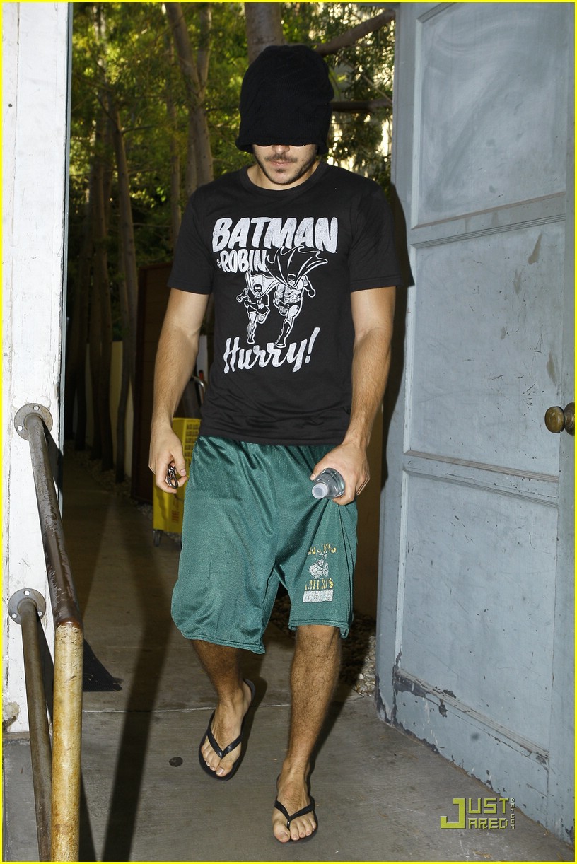 Zac Efron: Beanie in Beverly Hills