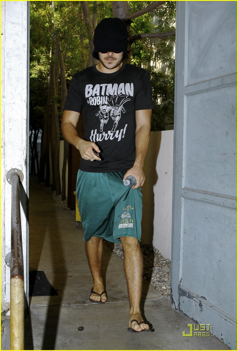 Zac Efron: Beanie in Beverly Hills