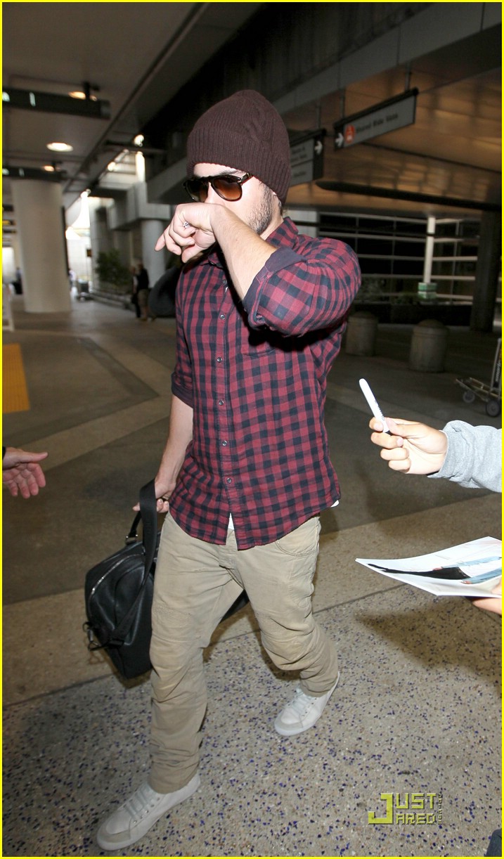 Zac Efron Isn't Loosing The Beard...Yet