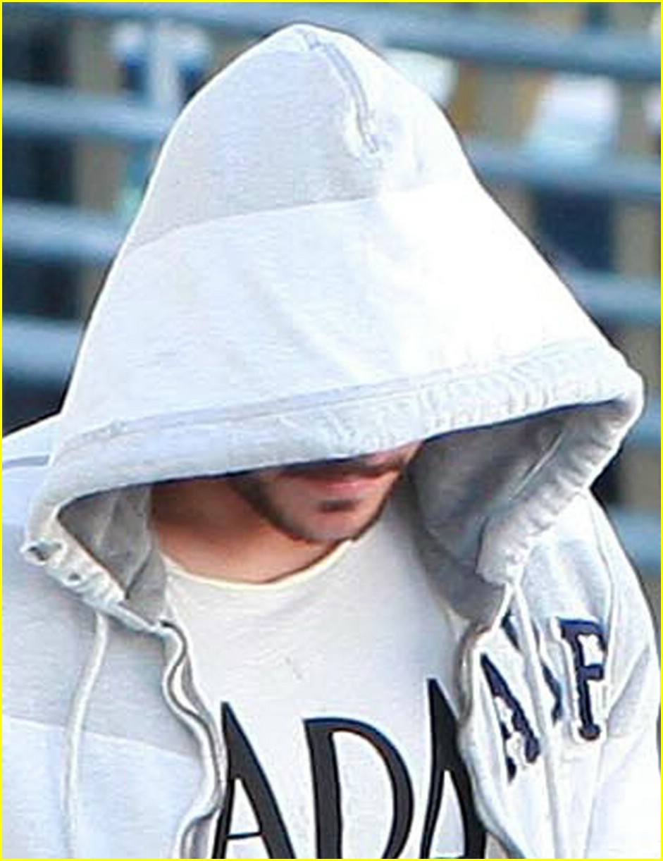 Zac Efron is Hoodie Hidden
