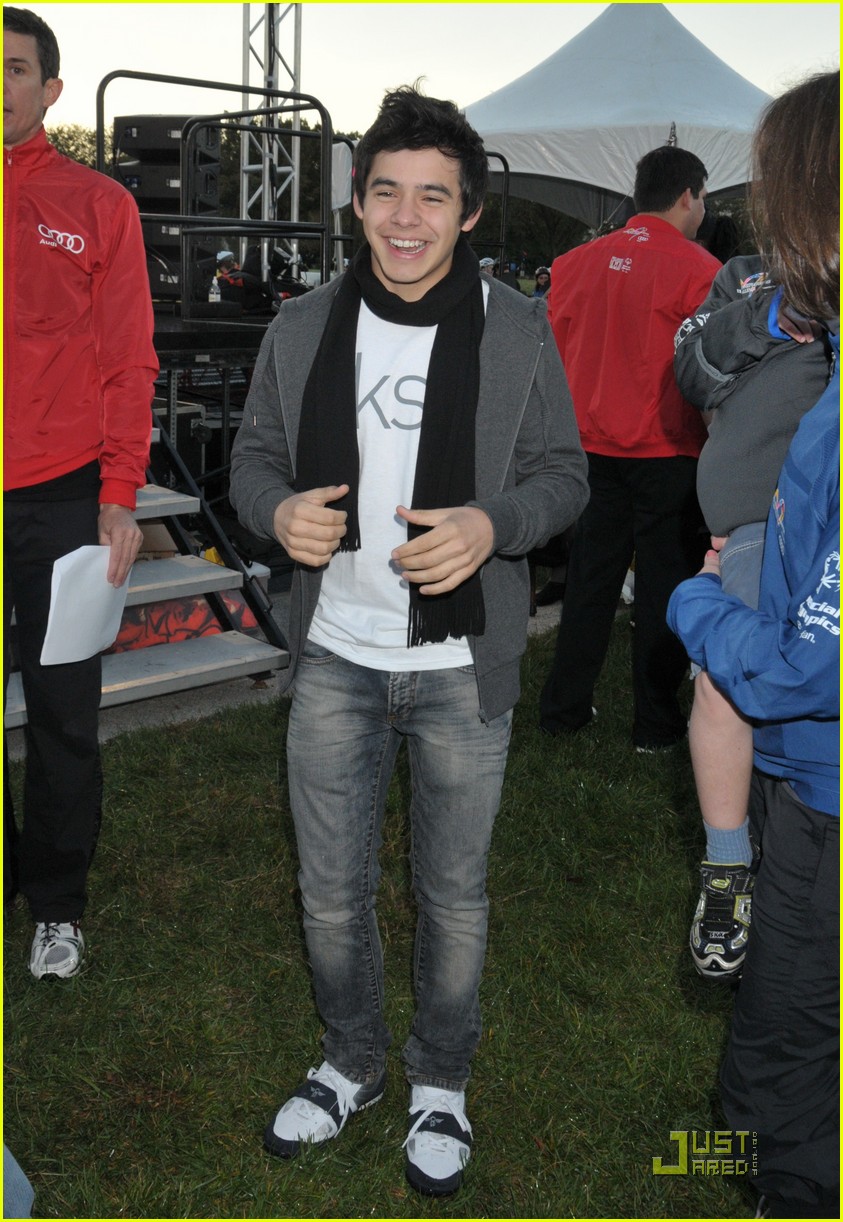 David Archuleta: Singing & Smiling at EKS Challenge