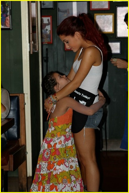 Ariana Grande: Kenan Thompson is Incredible!