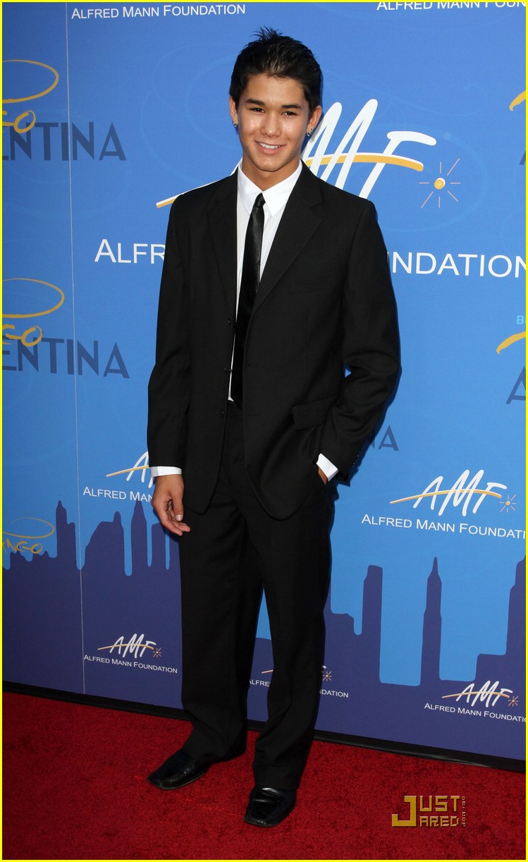 Ariel Winter & Booboo Stewart Supports Alfred E. Mann Foundation