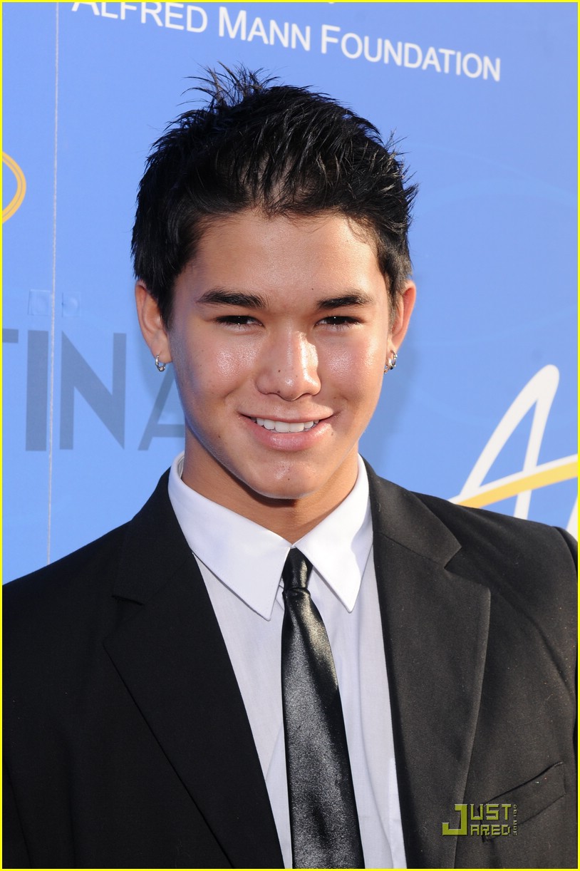 Ariel Winter & Booboo Stewart Supports Alfred E. Mann Foundation