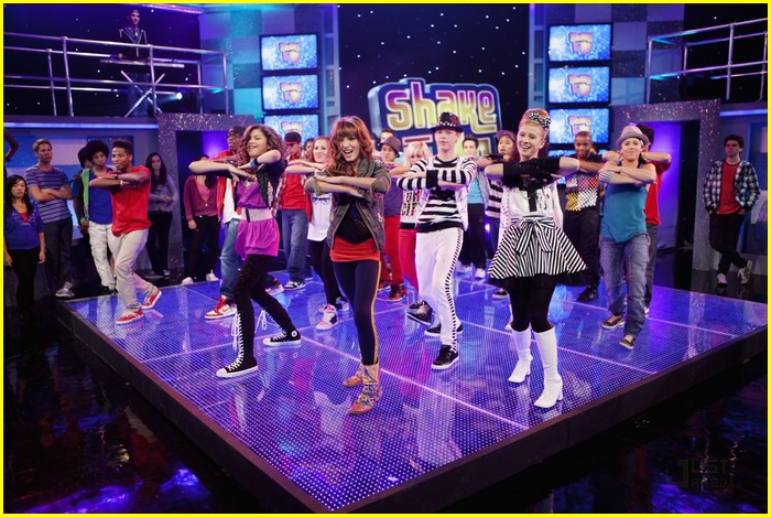 Bella Thorne: 'Shake It Up!' Premieres November 7!
