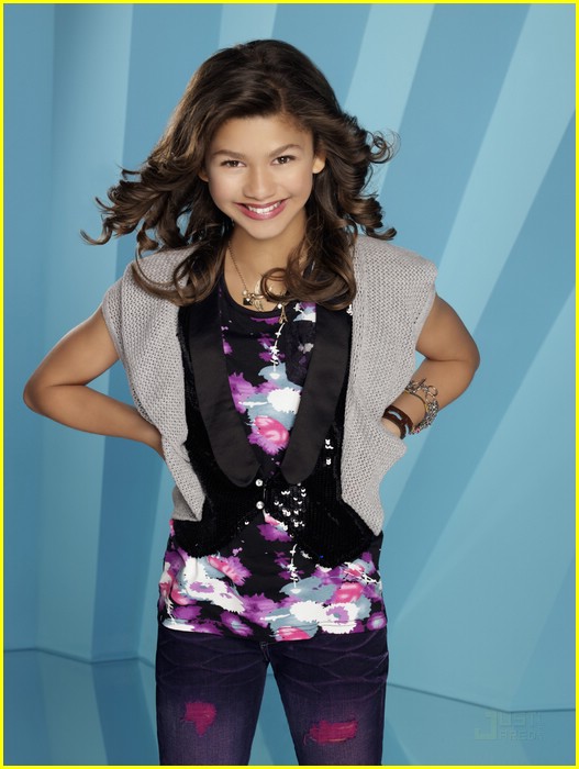 Bella Thorne: 'Shake It Up!' Premieres November 7!