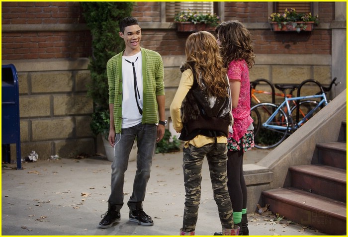 Bella Thorne: 'Shake It Up!' Premieres November 7!