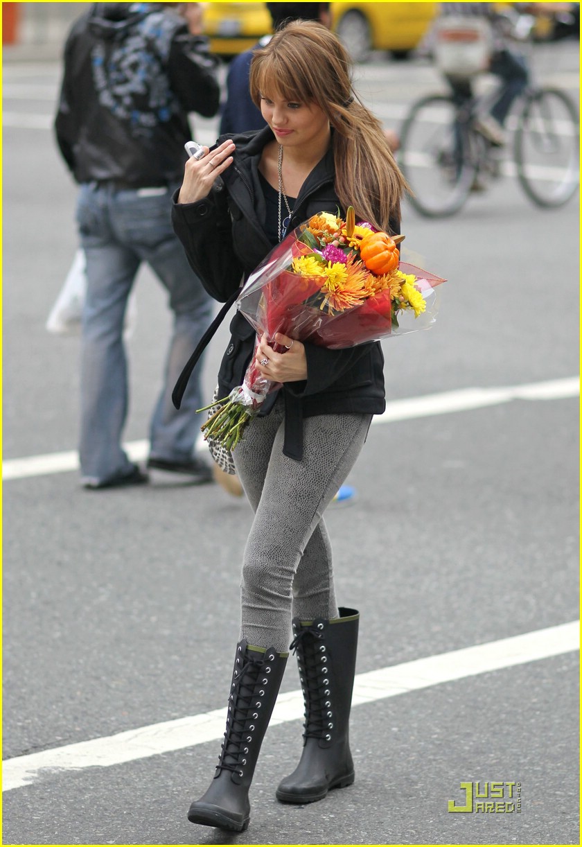 Brenda Song & Debby Ryan: Vancouver Tourists