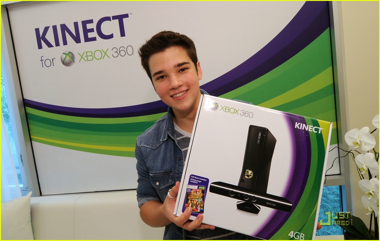 Doug Brochu & Nathan Kress Get Kinect-ed
