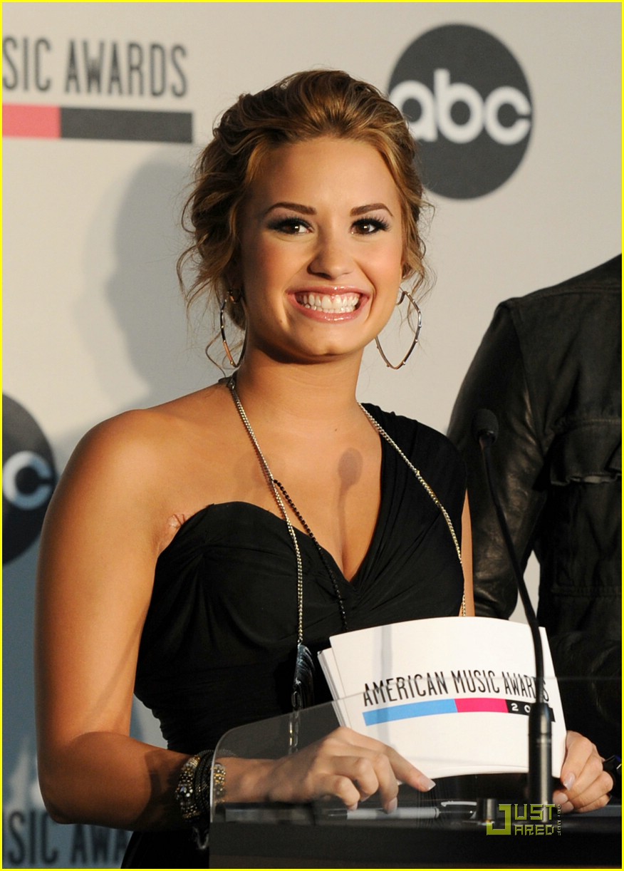 Demi Lovato Announces AMA Nominees