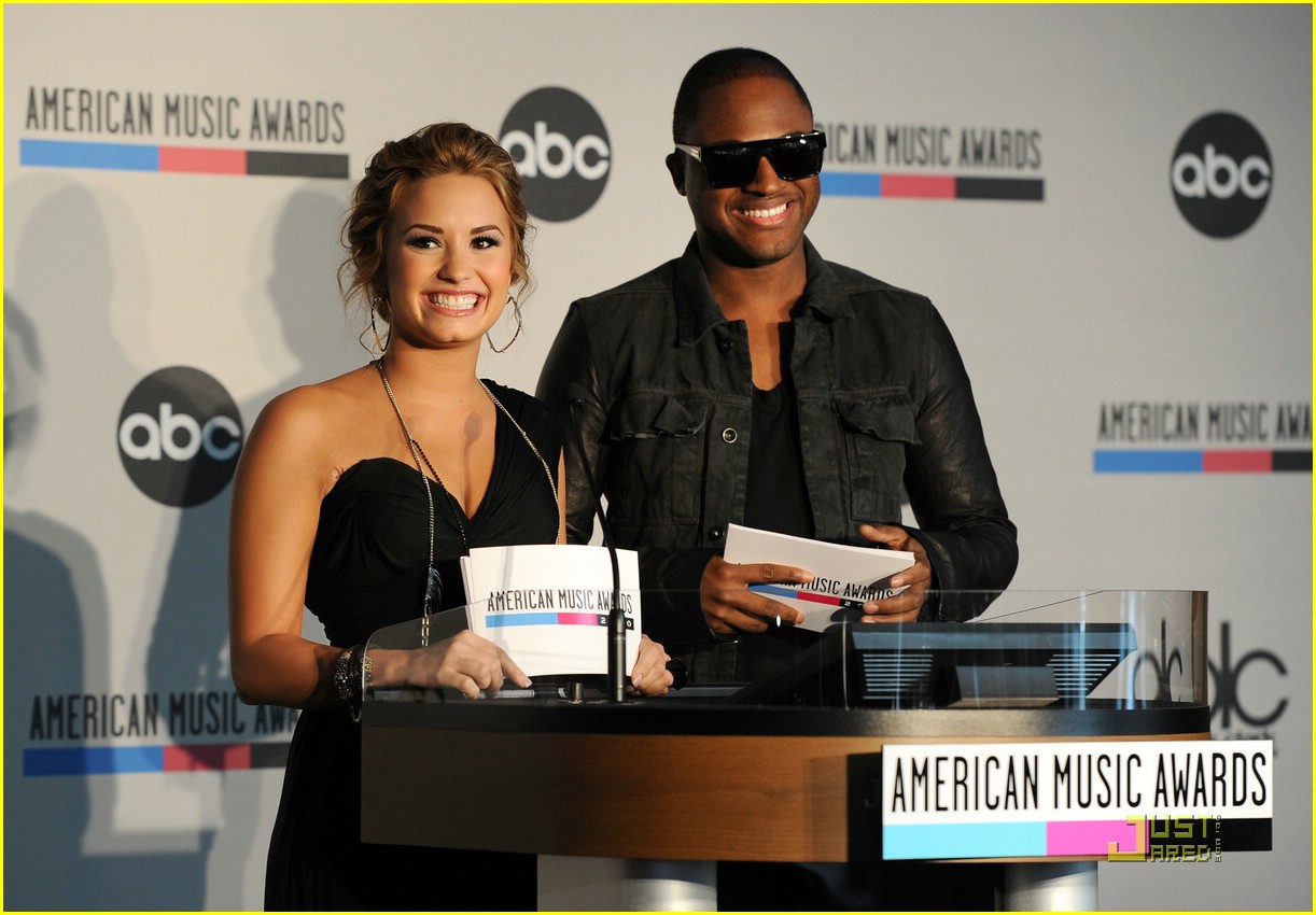 Demi Lovato Announces AMA Nominees