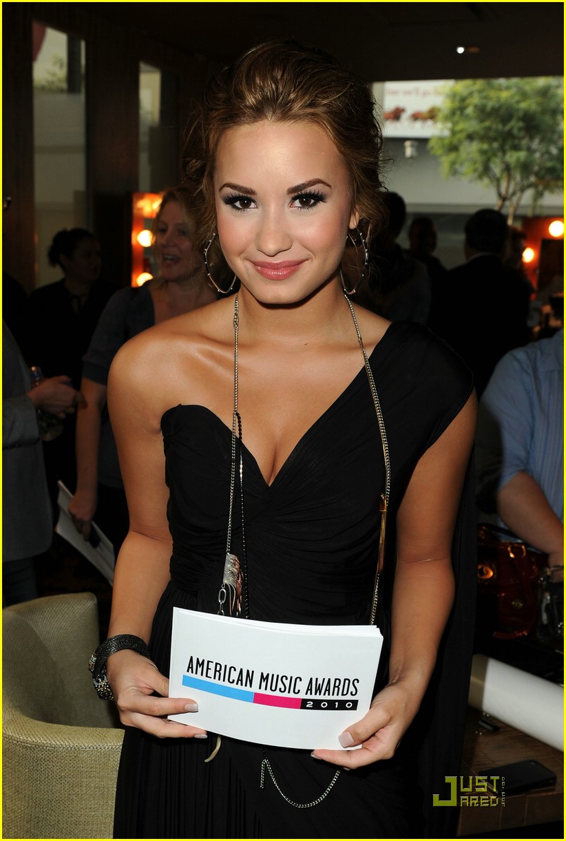 Demi Lovato Announces AMA Nominees