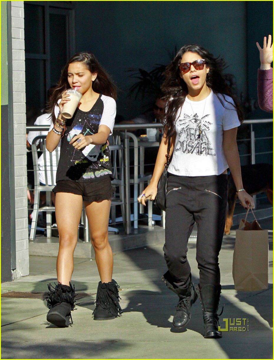 Vanessa Hudgens: Counter Restaurant with Stella!