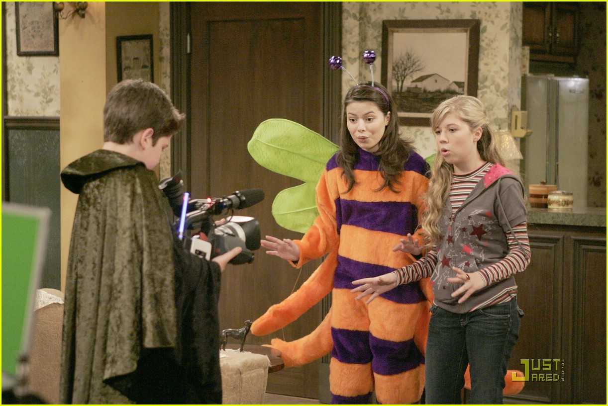 Miranda Cosgrove Screams For Halloween