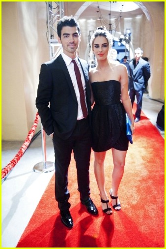 Joe Jonas on 90210 -- FIRST LOOK!