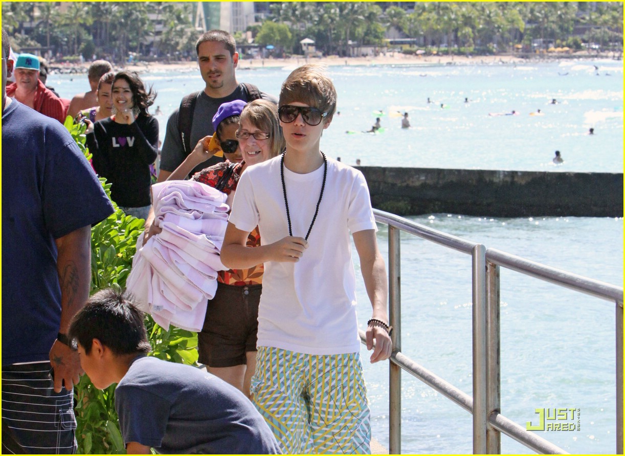 Justin Bieber: Hawaii With Jasmine V & Jaden Smith!