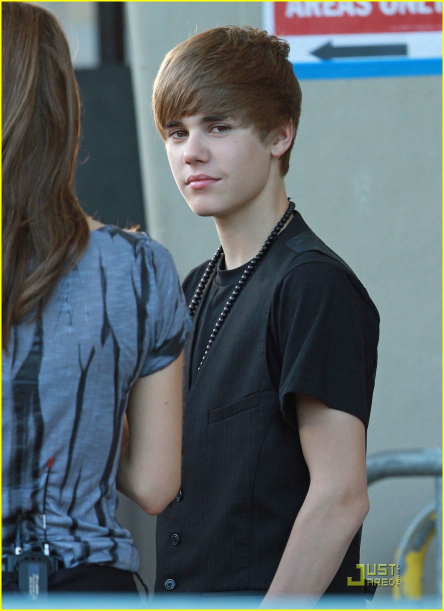 Justin Bieber: Hawaii With Jasmine V & Jaden Smith!