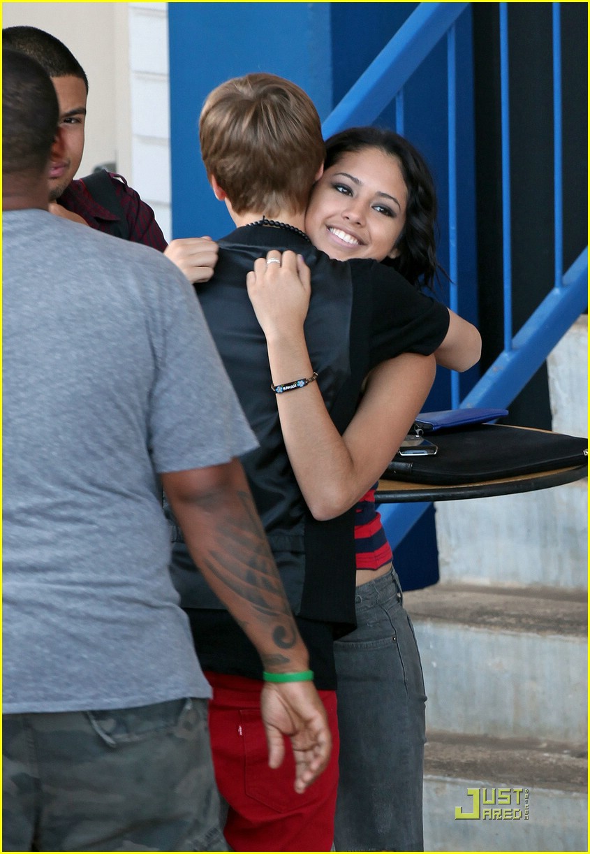 Justin Bieber: Hawaii With Jasmine V & Jaden Smith!