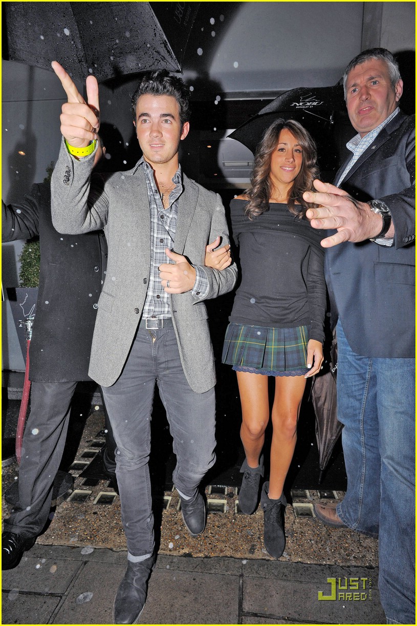 Kevin & Danielle Jonas: London Lovers