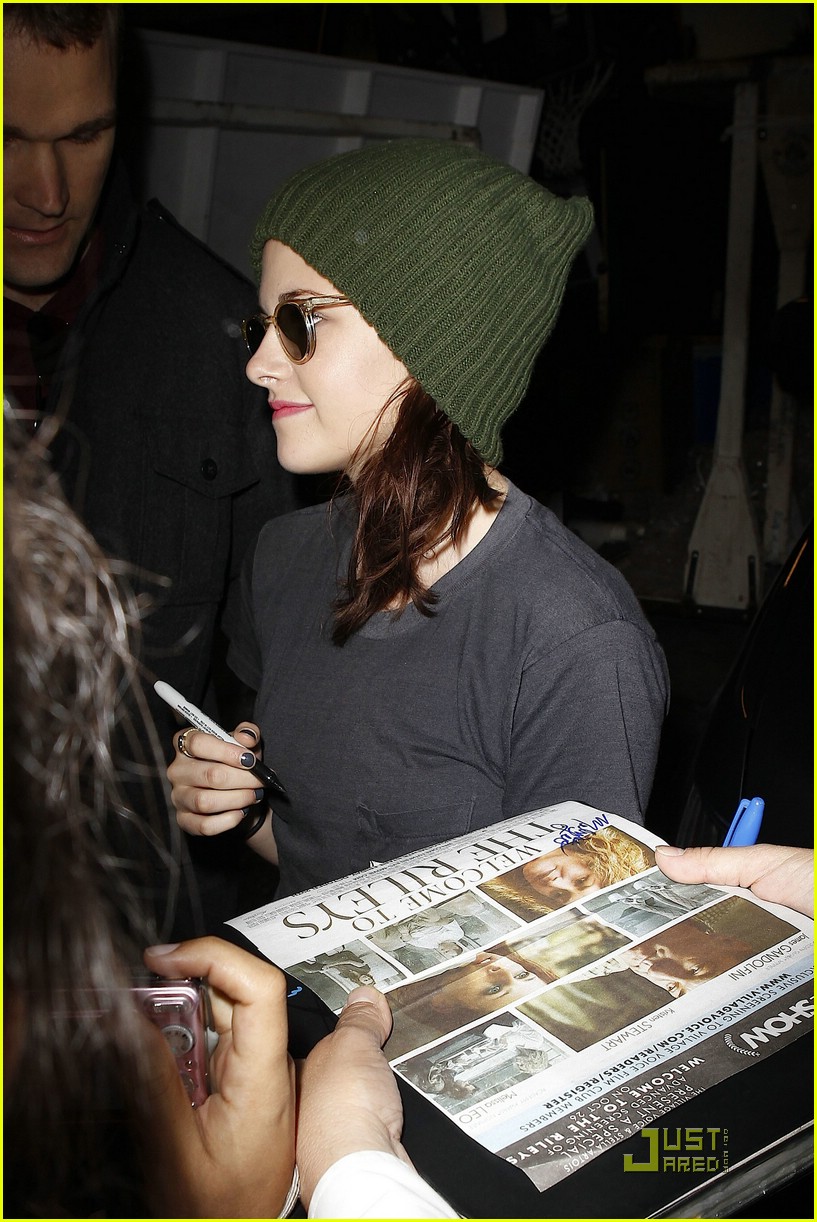 Kristen Stewart: Green Beanie Beautiful