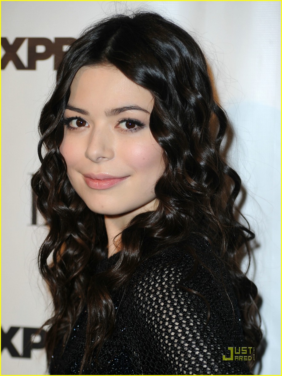 Miranda Cosgrove Takes Express To Elle