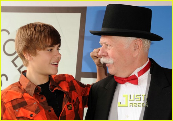 Justin Bieber Gives Away 500 Tickets at Power of Youth Event!