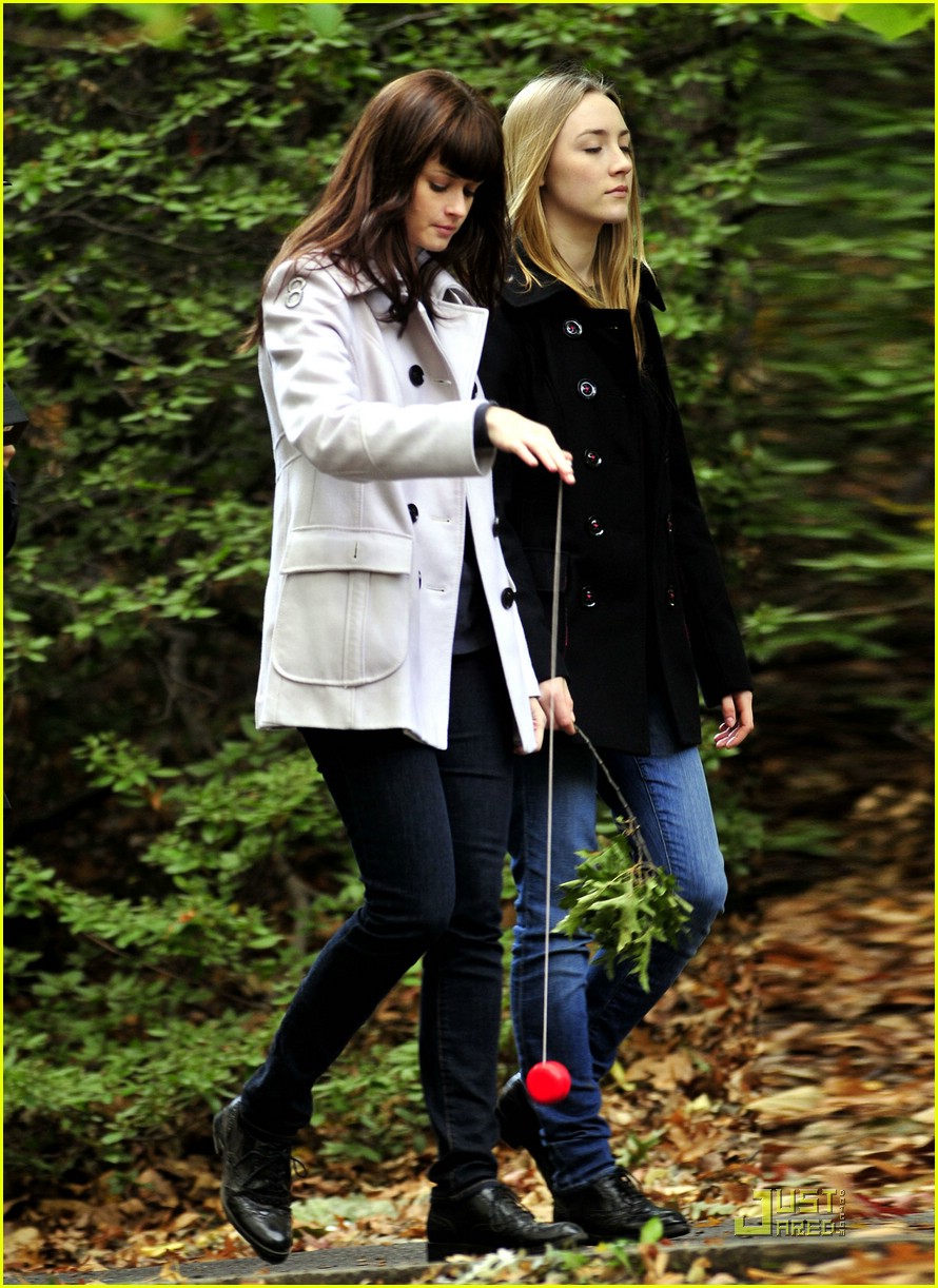 Saoirse Ronan & Alexis Bledel: Central Park Pair