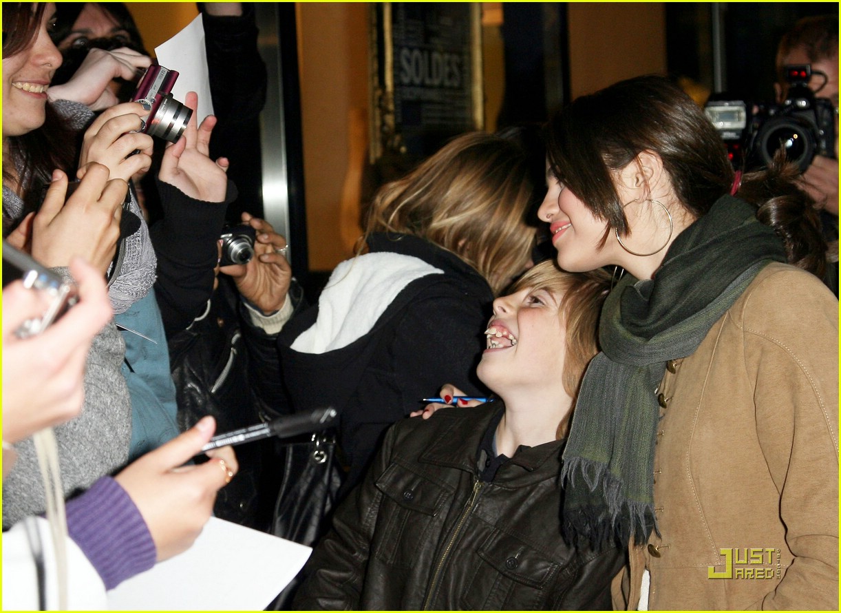 Selena Gomez is Leaving For London