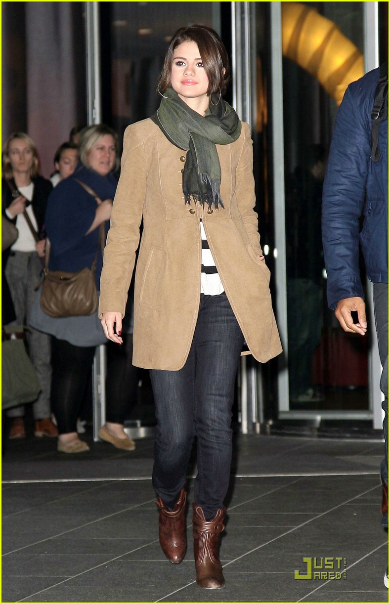 Selena Gomez is Leaving For London