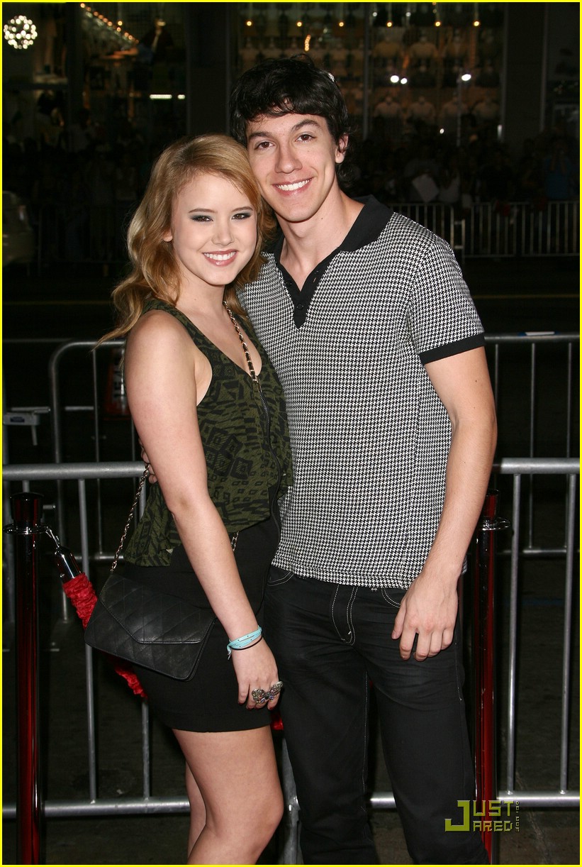 Taylor Spreitler: Haunted Hayride Hold on Jared Kusnitz