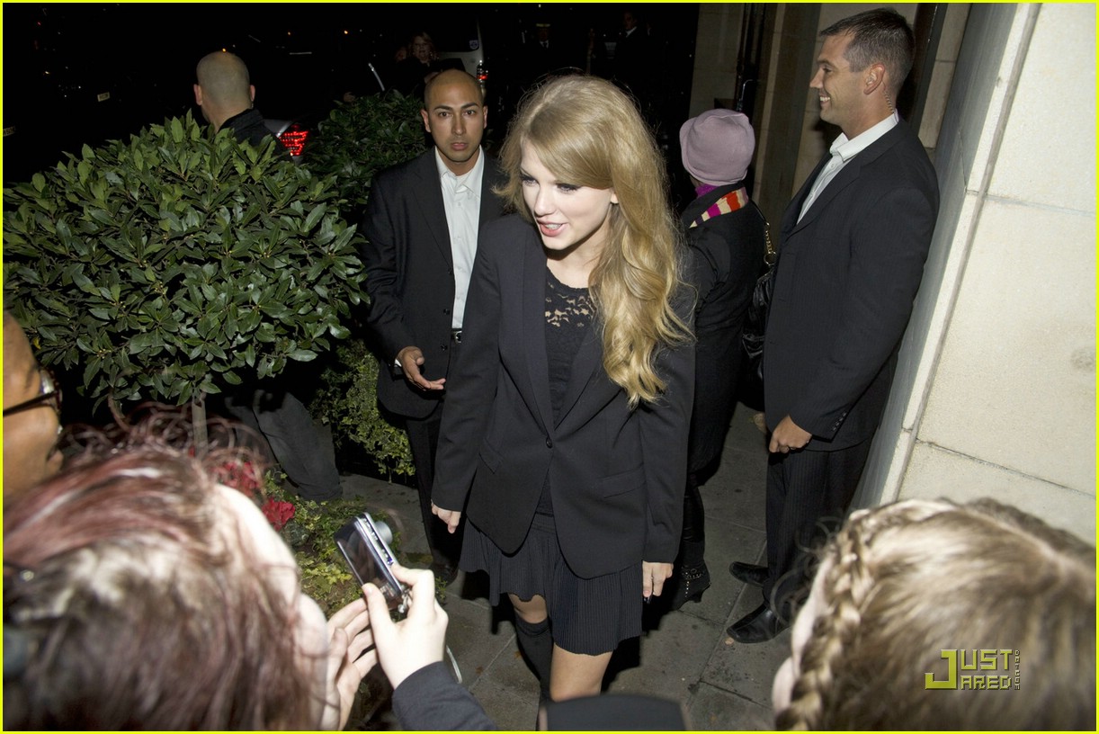 Taylor Swift: Nobu Night with Brother Austin!