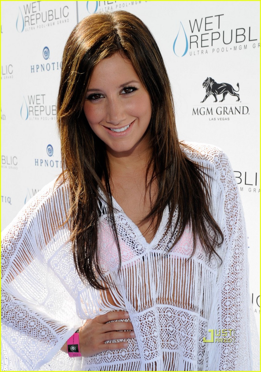 Ashley Tisdale: Hellcats Bikini Babe