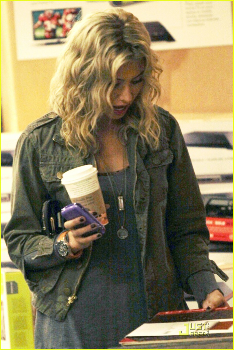 Ashley Tisdale & Matt Barr: Under The Umbrella
