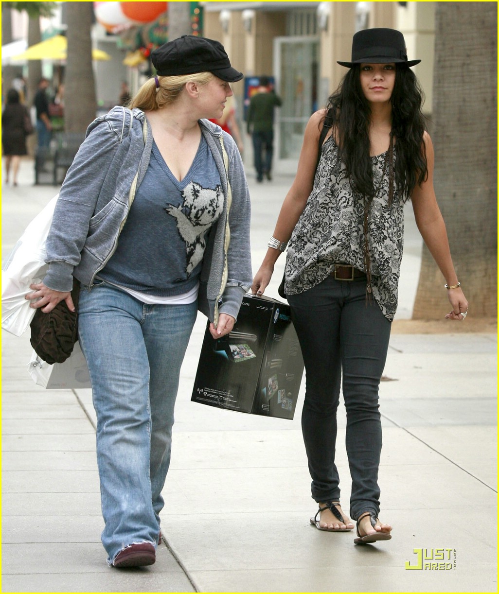 Vanessa Hudgens is Printer Pretty